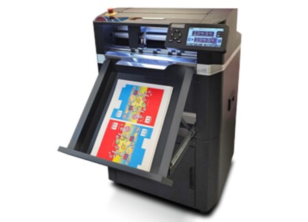 Cortadora digital compacta de doble herramienta que ofrece un alimentador automático